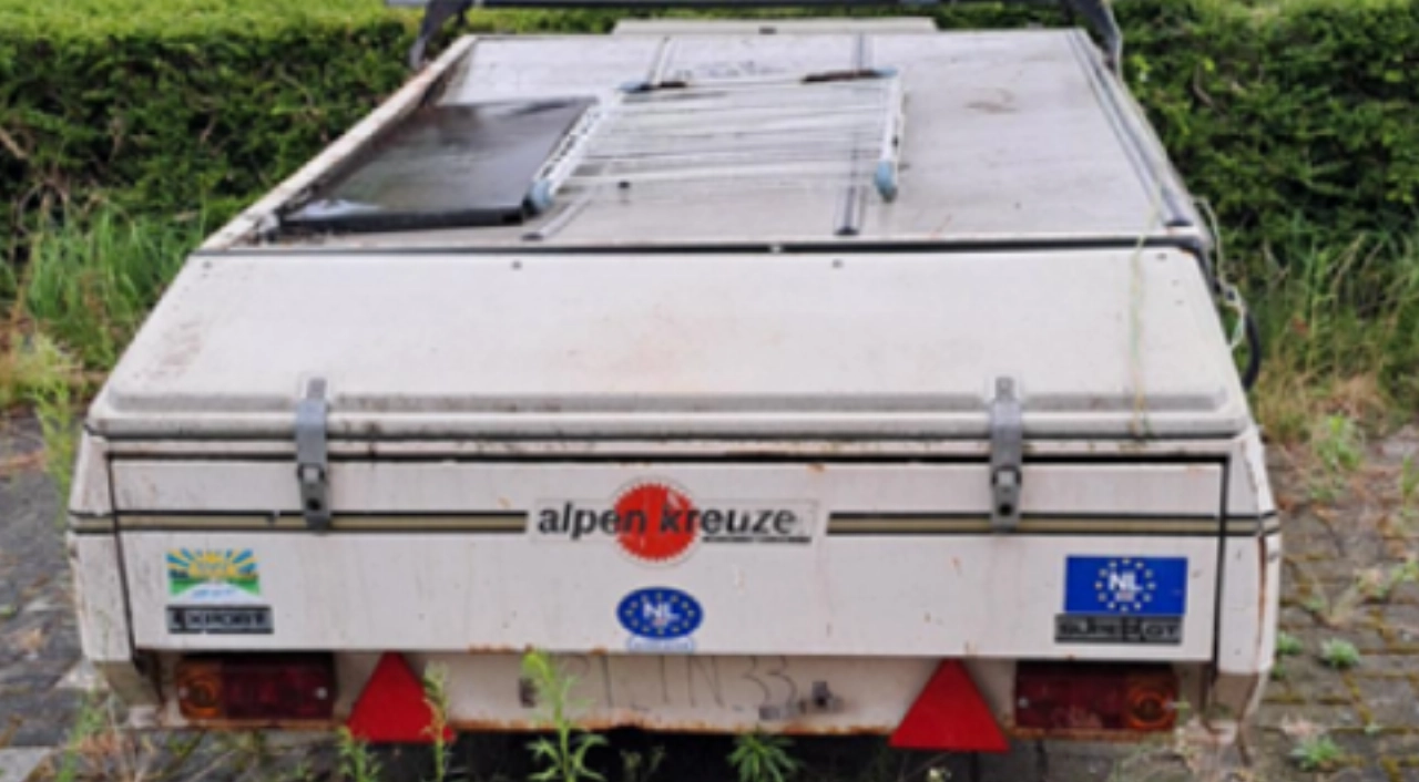 Gezocht: eigenaar van aanhanger op het Reviusplein